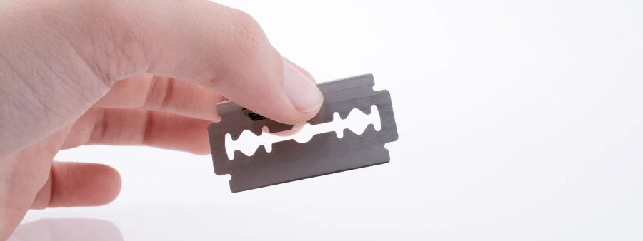 HOW TO PUT BLADES IN A SAFETY RAZOR