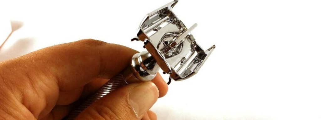 HOW TO PUT BLADES IN A SAFETY RAZOR